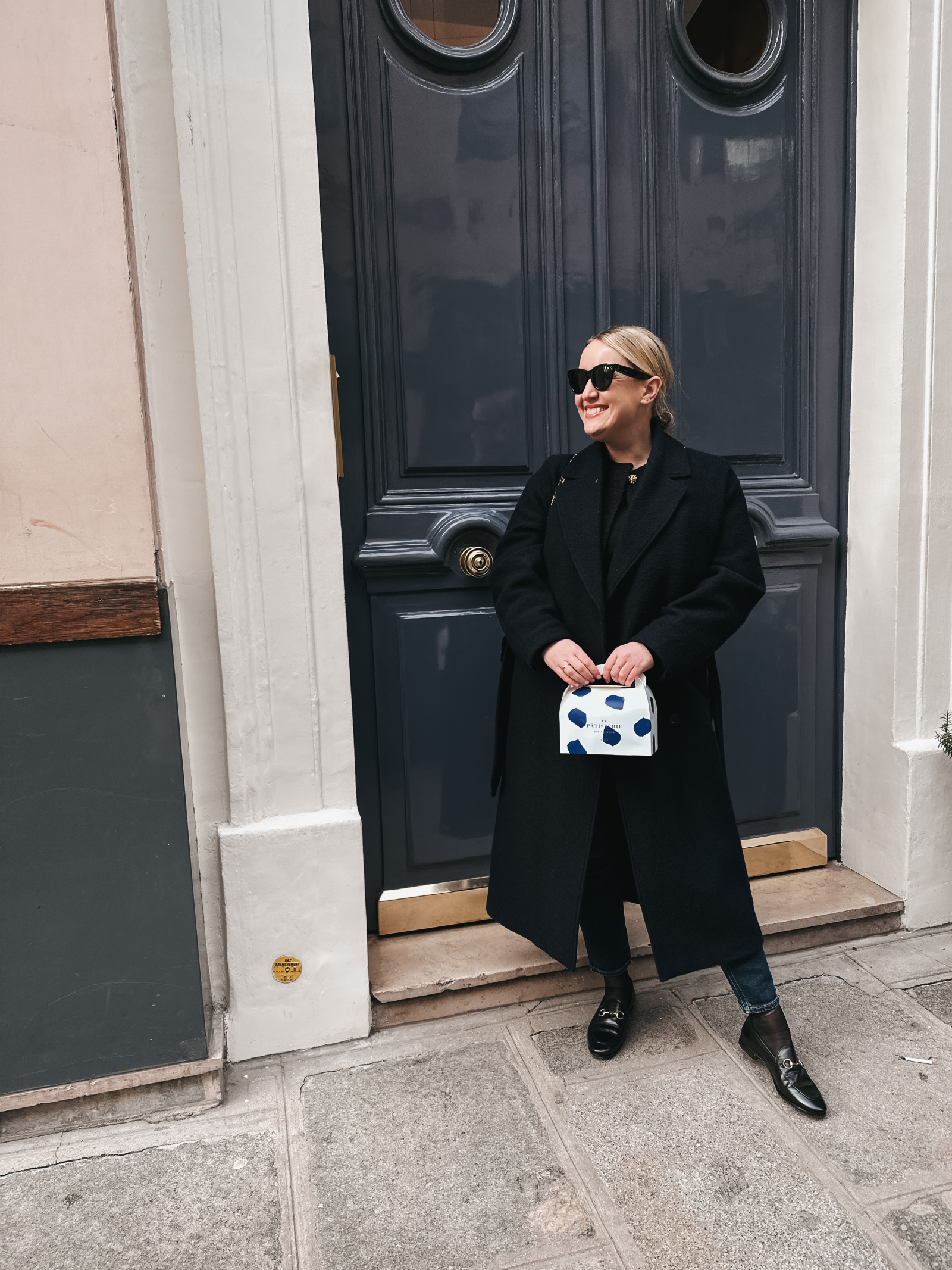 Chic Black Wool Coat for Practical Travel — Winter Capsule Wardrobe