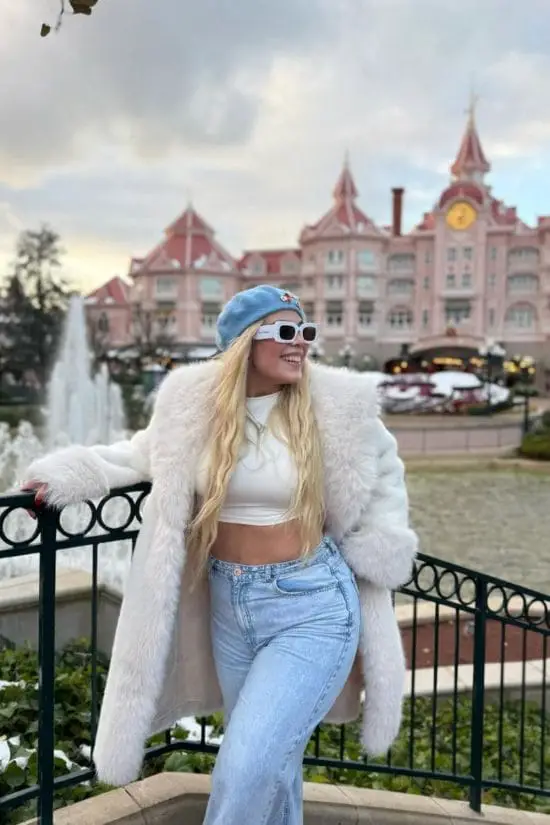 Chic White Faux Fur Coat for a Magical Disney Winter Chic White Faux Fur Coat for a Magical Disney Winter — Disney Winter Outfits