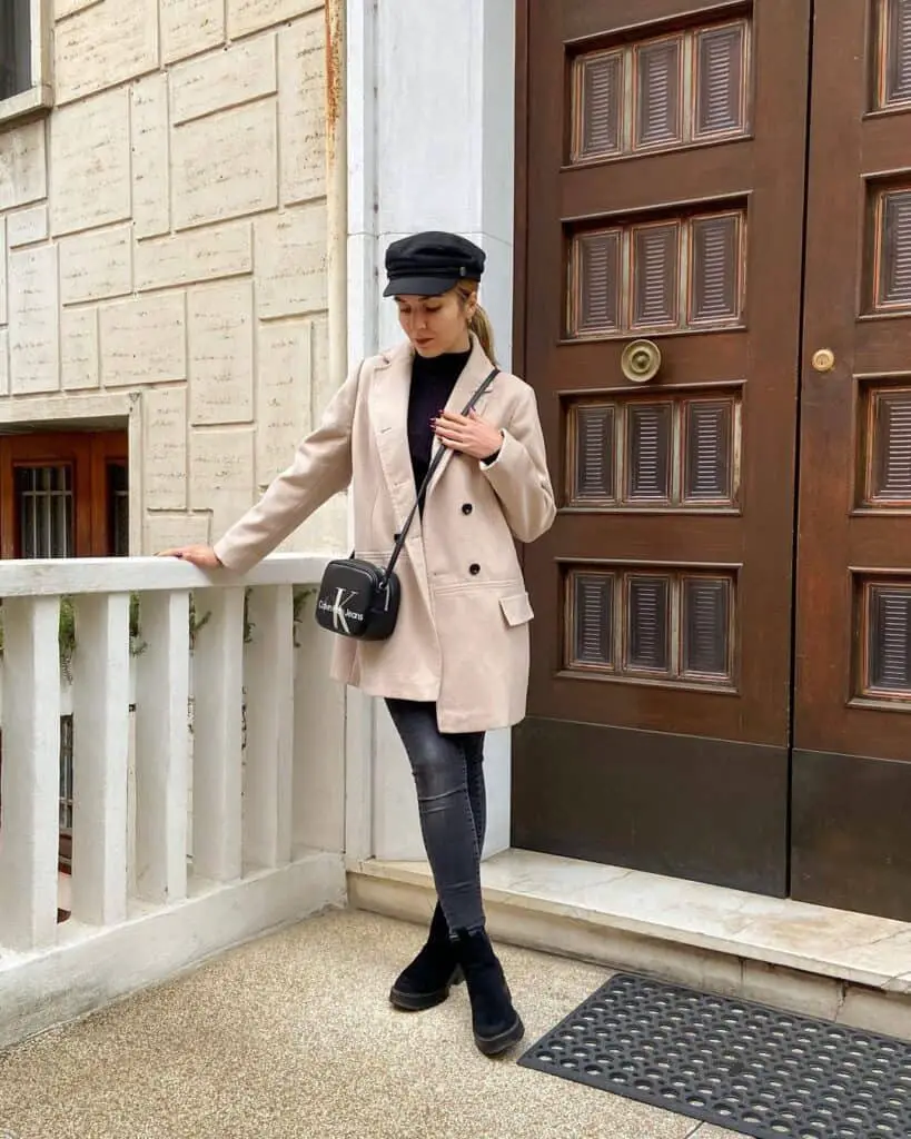 Chic Beige Wool Coat with Newsboy Cap — Italy Winter Outfits