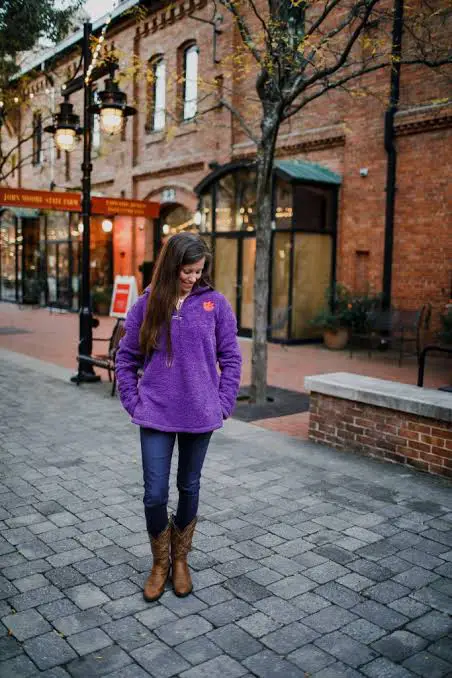 Fleece Pullover and Skinny Jeans with Cowboy Boots Fleece Pullover and Skinny Jeans with Cowboy Boots — Cold Weather Game Day Outfits