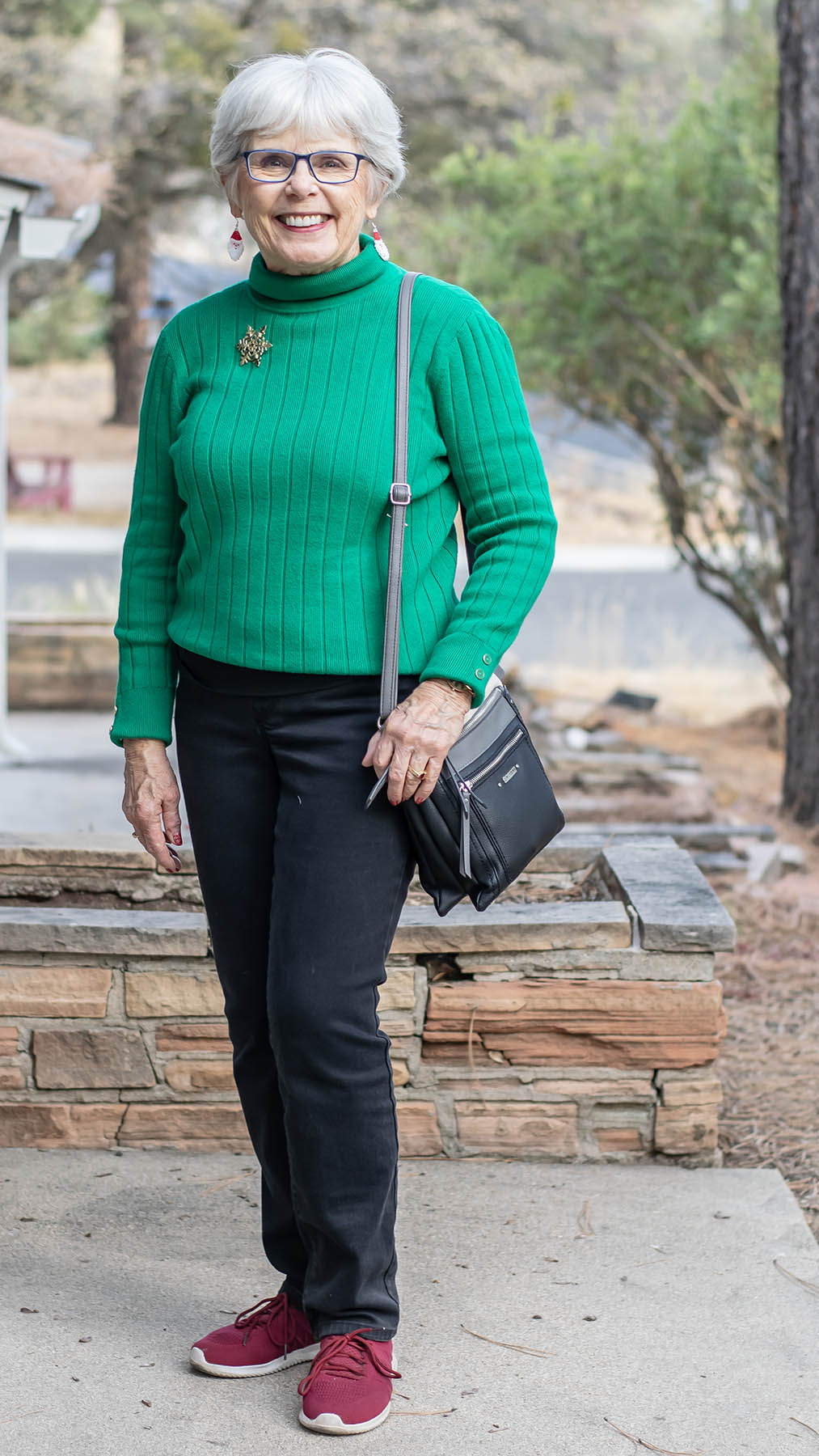 Vibrant Green Turtleneck with Black Pants and Sneakers — Winter Outfits for Older Women