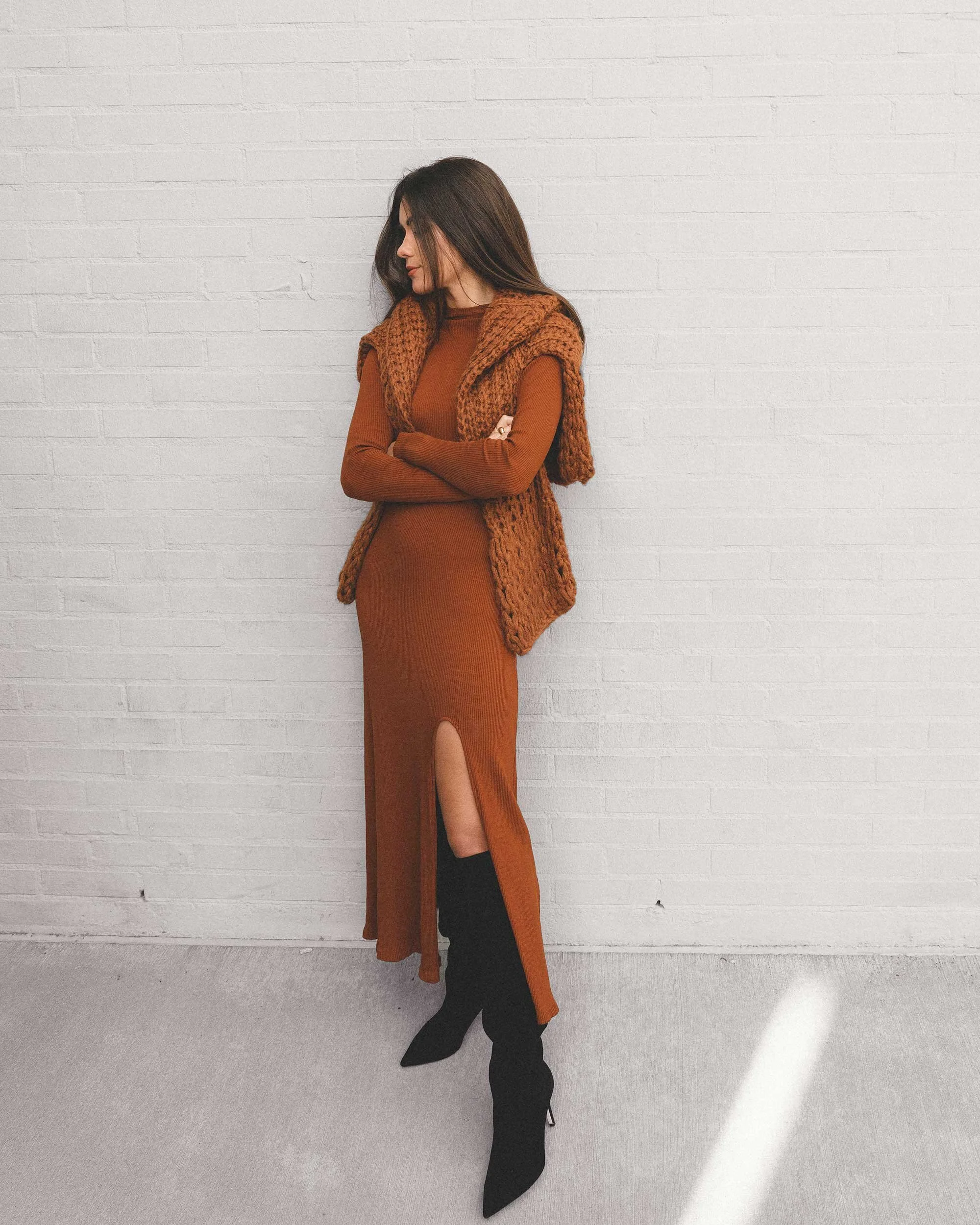 Black Pointed-Toe Boots with Burnt Orange Knit Maxi Dress Black Pointed-Toe Boots with Burnt Orange Knit Maxi Dress — Suede Boots Outfits