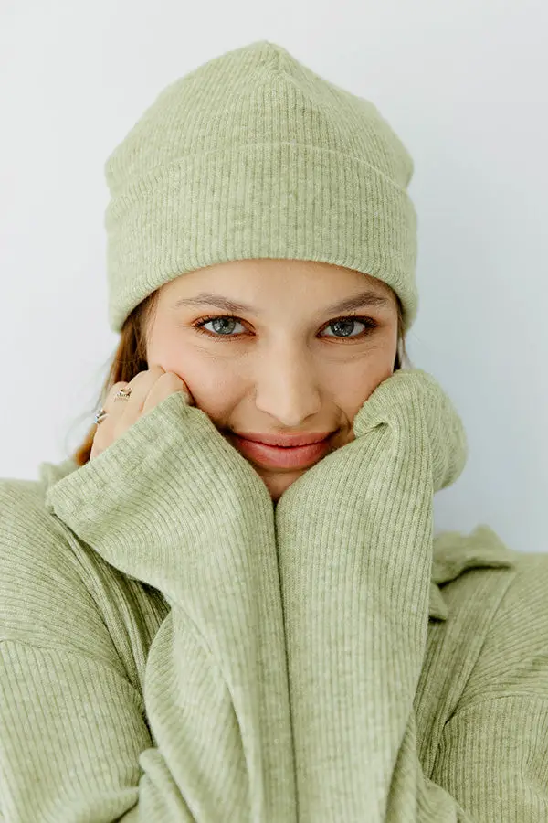 Beanie Collared Sweater Outfit Idea Beanie Collared Sweater Outfit Idea — Beanie Outfits