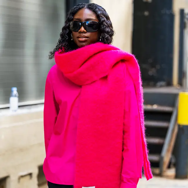Hot Pink Chunky Knit Scarf for a Bold Statement Hot Pink Chunky Knit Scarf for a Bold Statement — Scarf Outfits