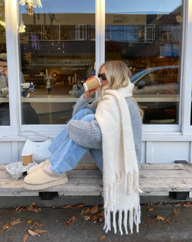 Relaxed Knit Sweater and Wide-Leg Jeans with Fringed Scarf Relaxed Knit Sweater and Wide-Leg Jeans with Fringed Scarf — December Outfits