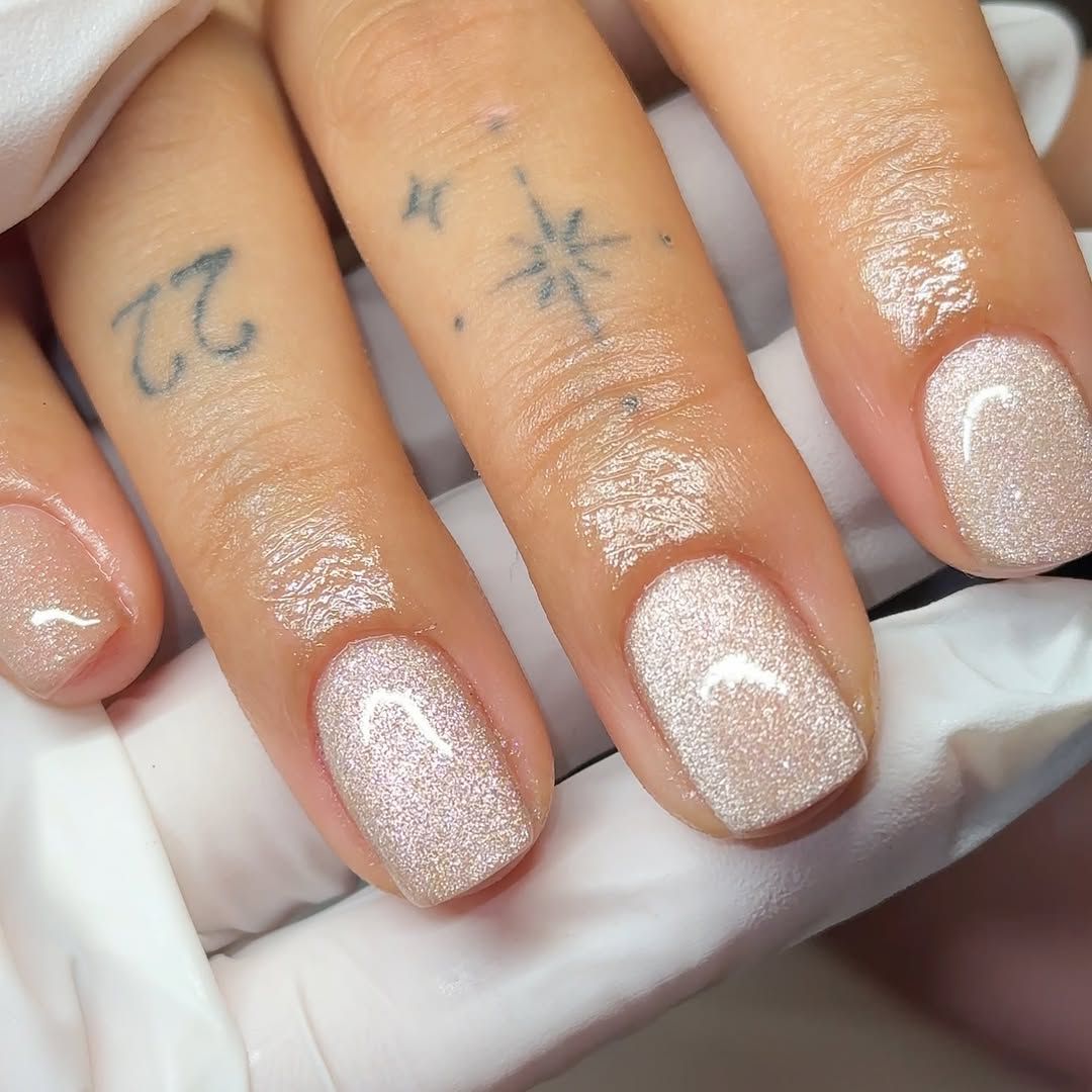 Pale Pink Fine Glitter Elegance Pale Pink Fine Glitter Elegance — Winter Squoval Nails