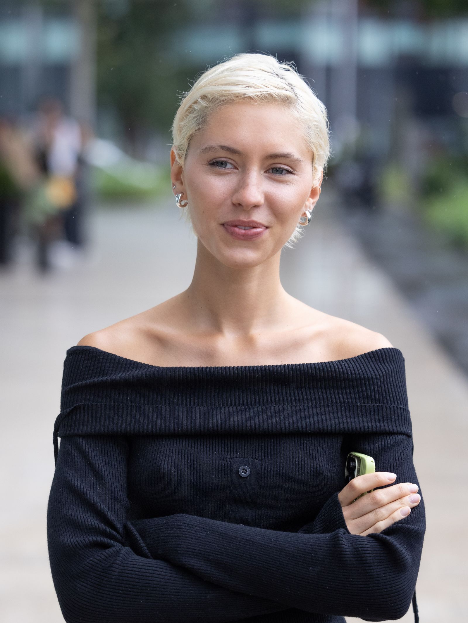 Sleek Platinum Pixie No Bangs Sleek Platinum Pixie No Bangs — Winter Pixie Haircuts
