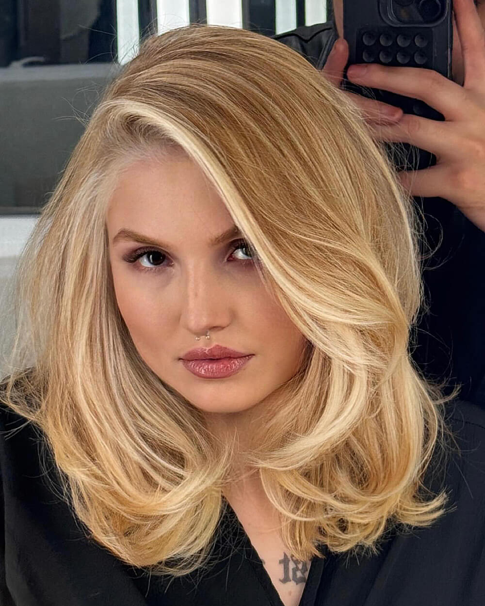 Collarbone Layers With Side Part Collarbone Layers With Side Part — Winter Haircuts for Heart Shaped Faces