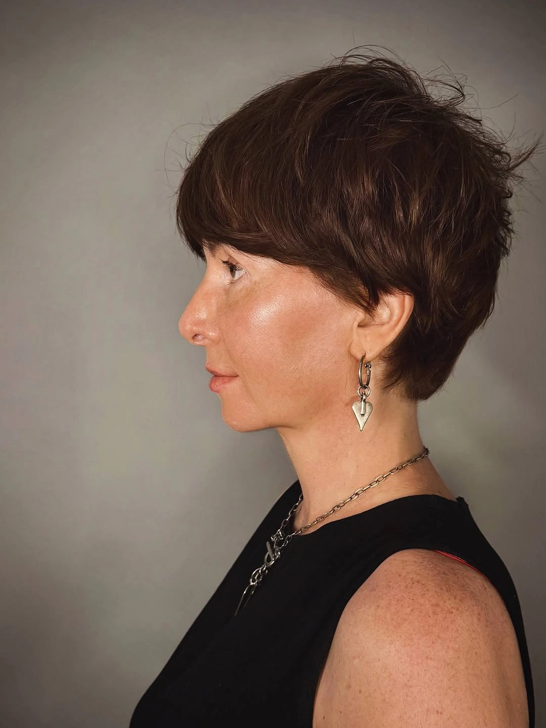 Long brown waves with wispy fringe and shorter face layers