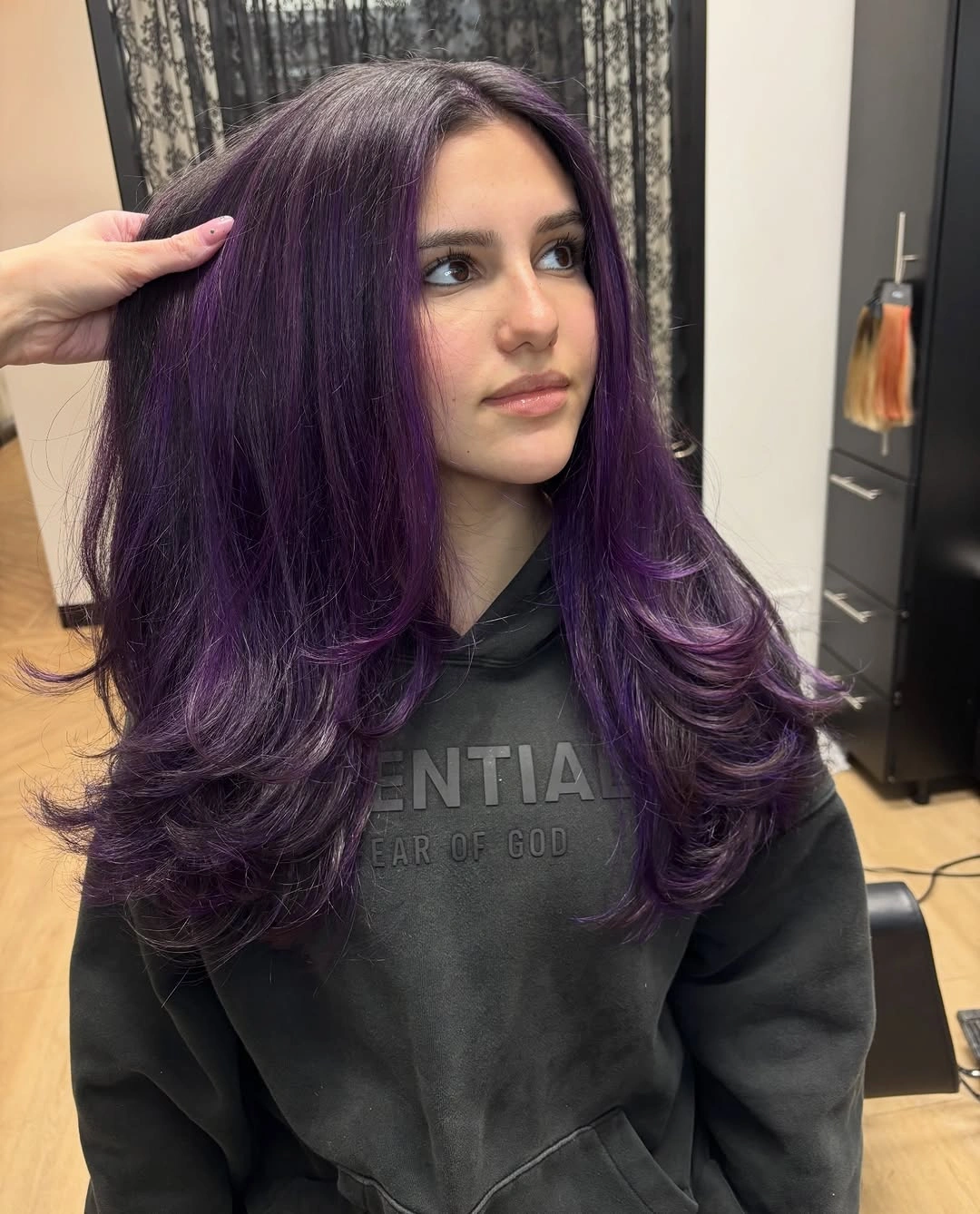 Medium-long deep violet hair with waves and curled lower ends