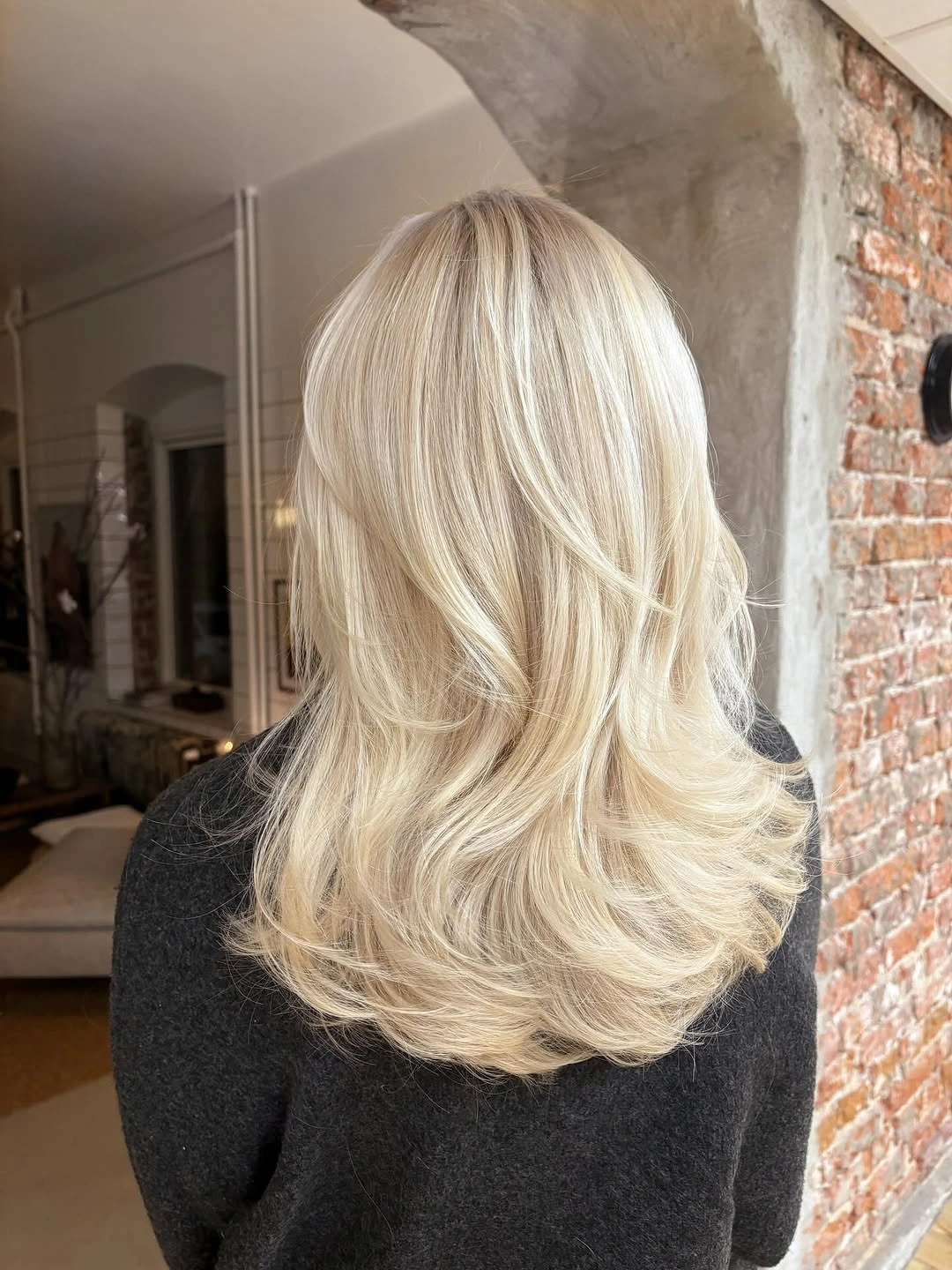 Long pale blonde hair with gentle back-view waves