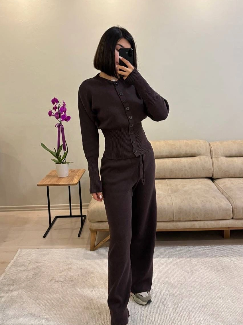 Dark brown cardigan and wide pants with sneakers