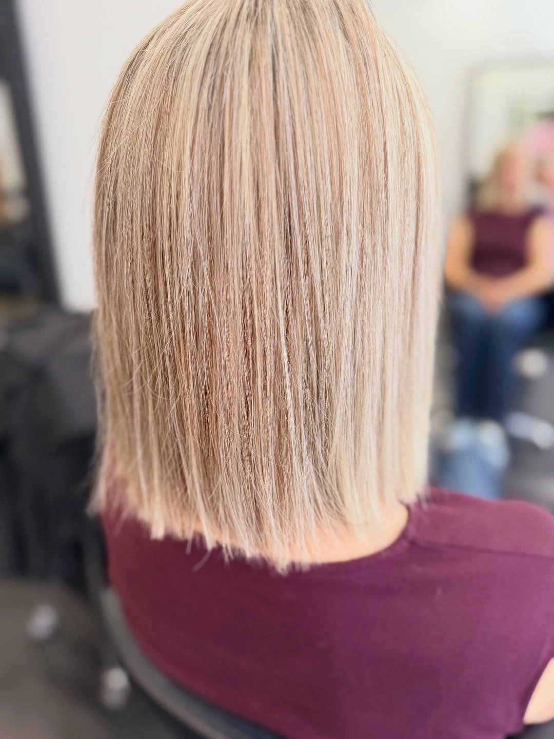 Shoulder-length beige-peach blonde bob with fine deeper strands