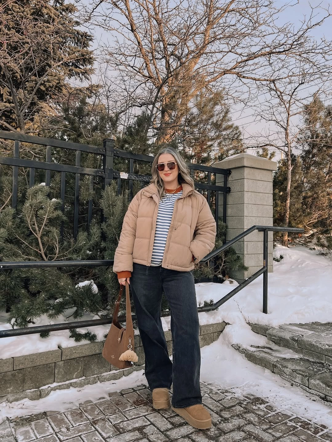 Beige puffer with striped top, wide jeans and tan boots