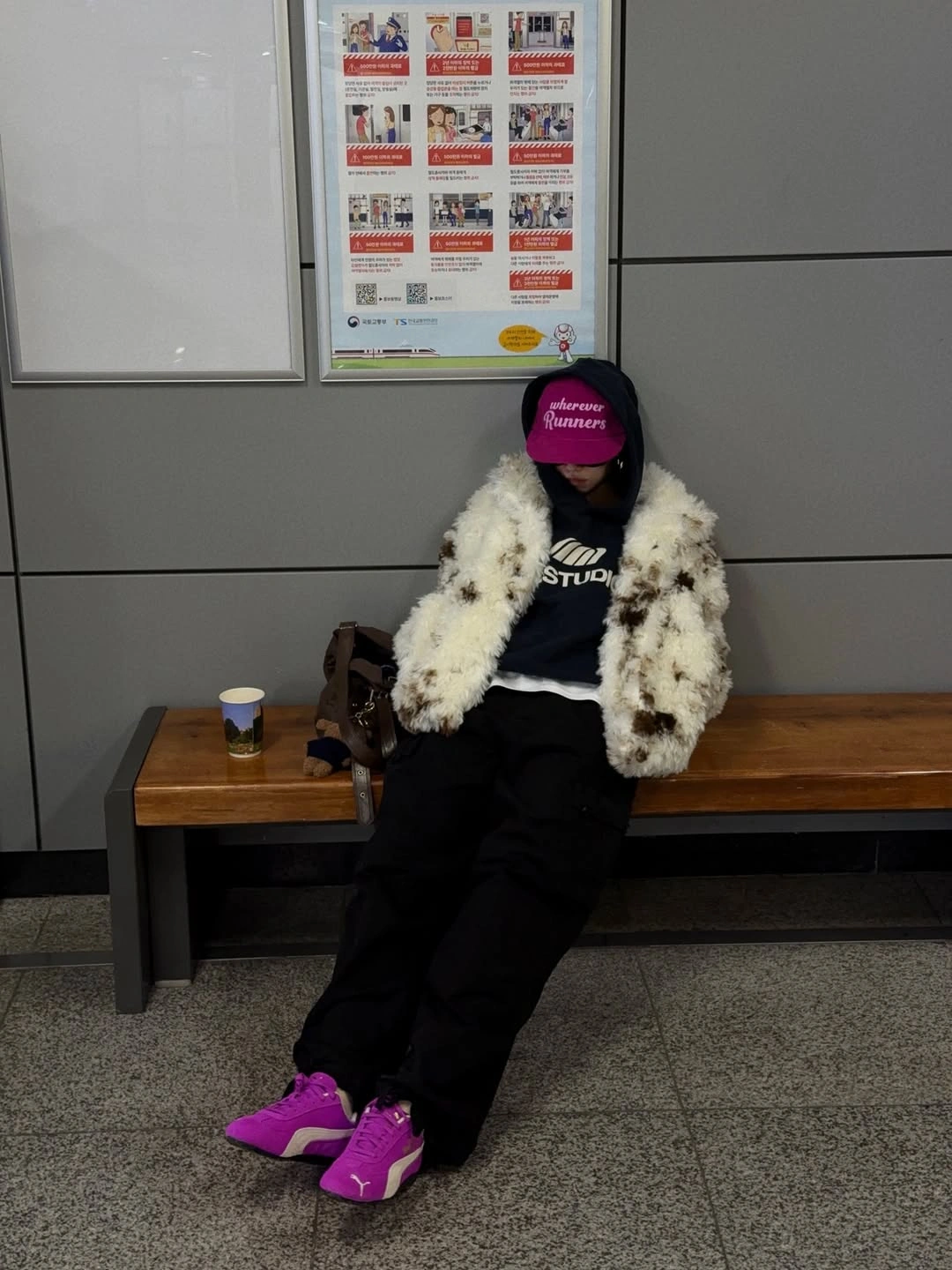Cream shaggy jacket with black outfit magenta cap and sneakers