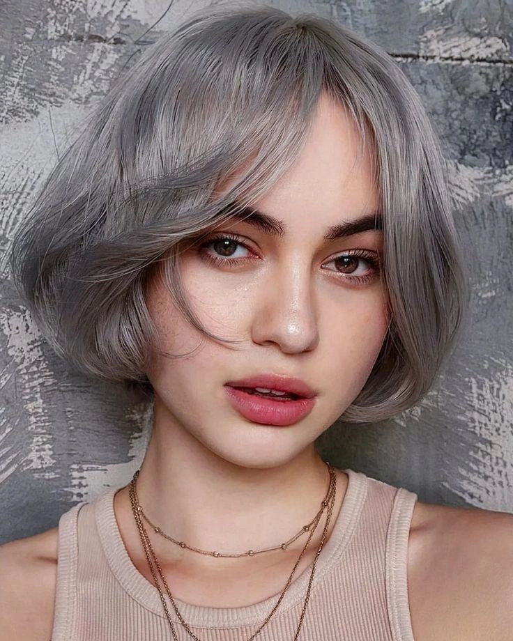 Short ash-gray bob with parted curtain pieces