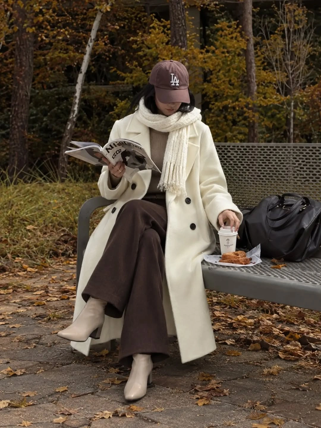 Oversized gray coat with patterned short layer and sheer tights