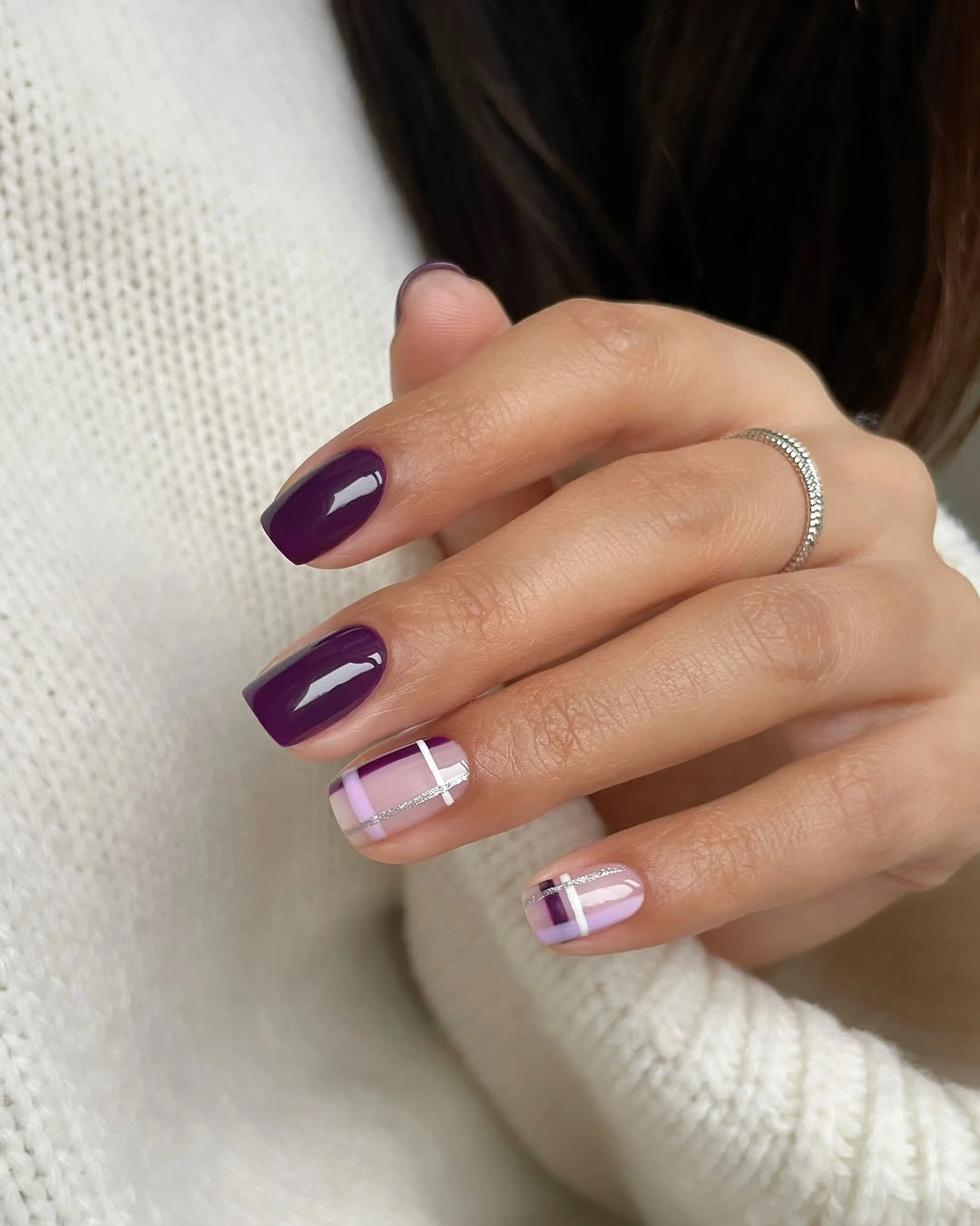 Short plum nails with pale pink plaid accent nails