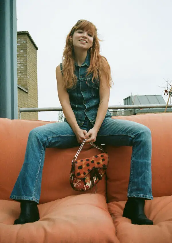 Denim on Denim with Leopard Print Accessory Denim on Denim with Leopard Print Accessory — 90s Party Outfit Inspiration