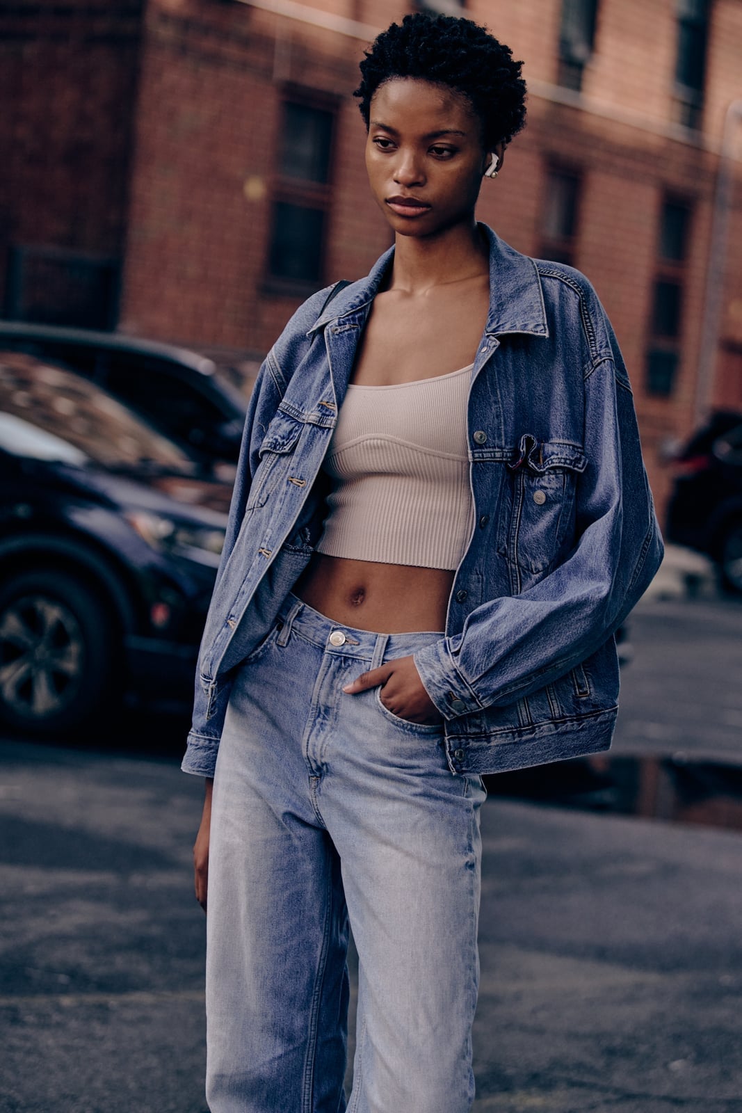 Oversized Denim Jacket with Wide-Leg Jeans for a 90s Party Oversized Denim Jacket with Wide-Leg Jeans for a 90s Party — 90s Party Outfit Inspiration
