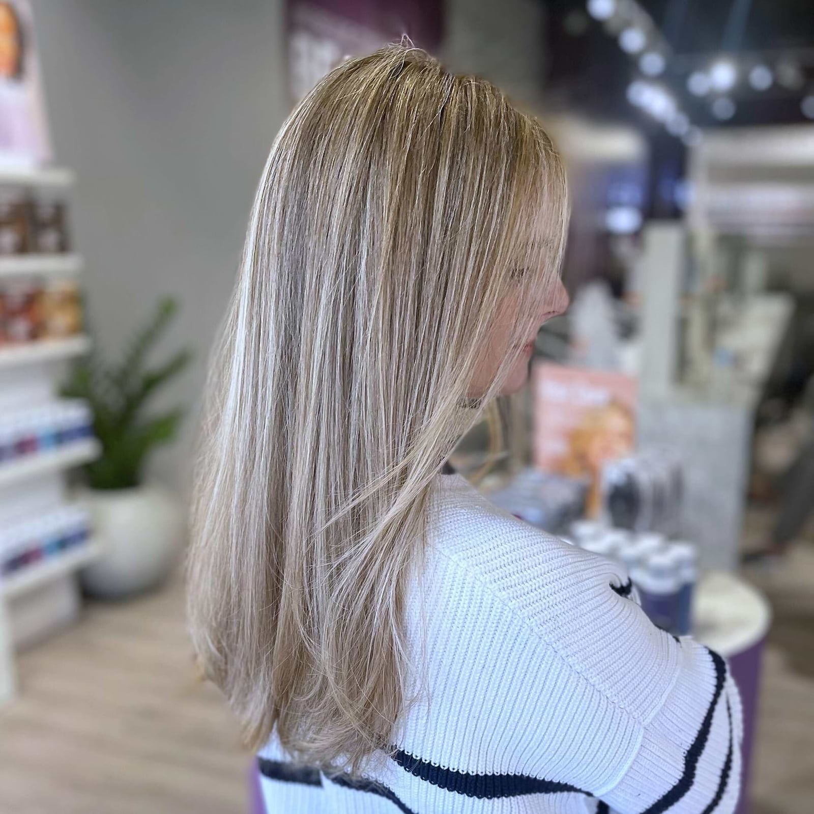 Collarbone Dirty Blonde With Subtle Highlights Collarbone Dirty Blonde With Subtle Highlights — Aesthetic Dark Blonde Hair