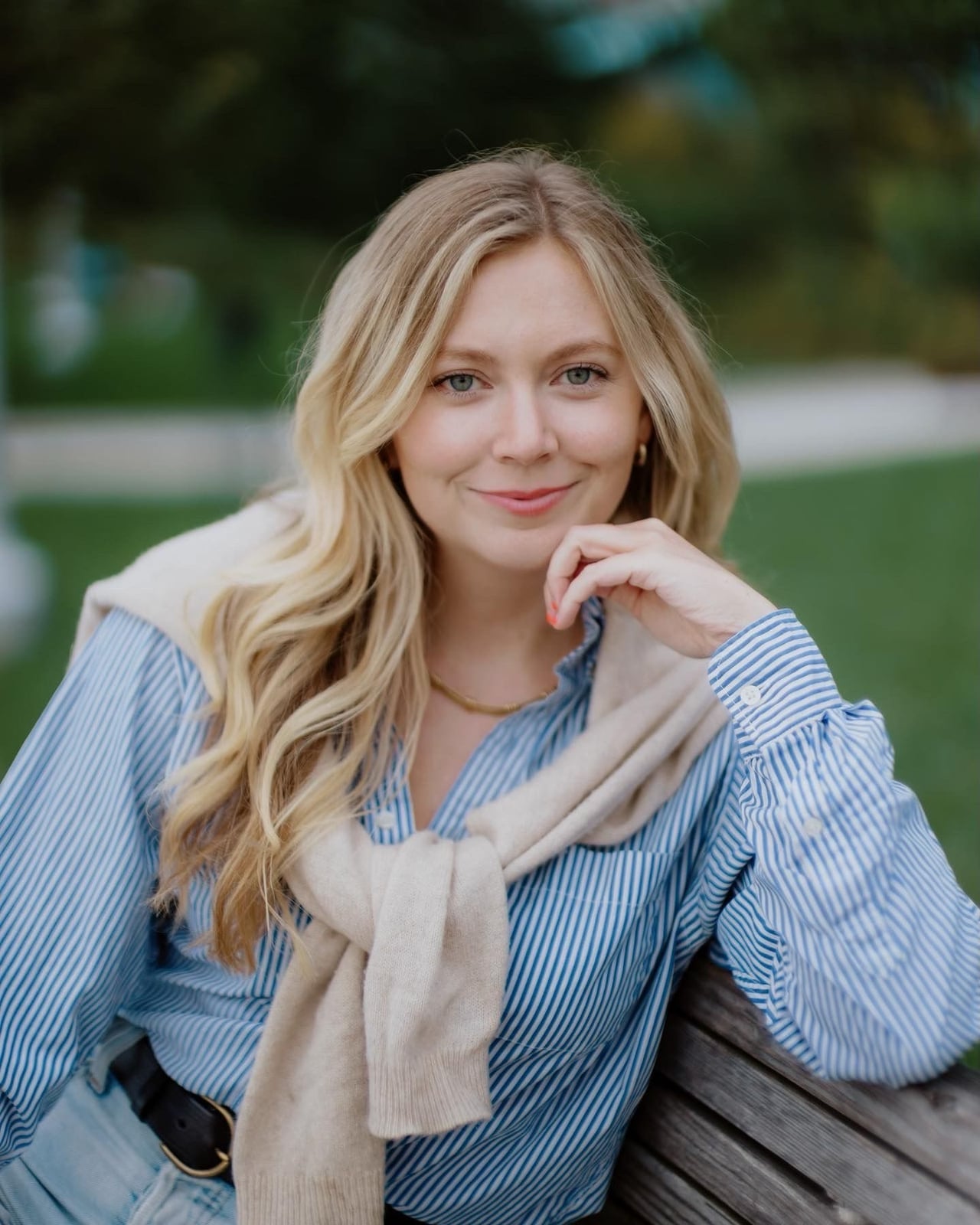 Collarbone Dark Blonde With Dimensional Highlights Collarbone Dark Blonde With Dimensional Highlights — Aesthetic Dark Blonde Hair