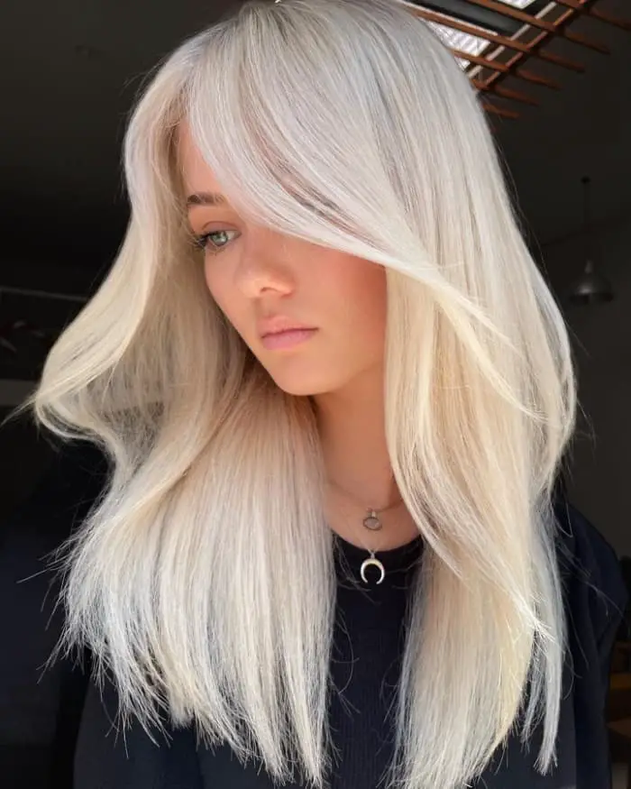 Ash Blonde Collarbone Lob With Platinum Highlights Ash Blonde Collarbone Lob With Platinum Highlights — Aesthetic Dye Hair