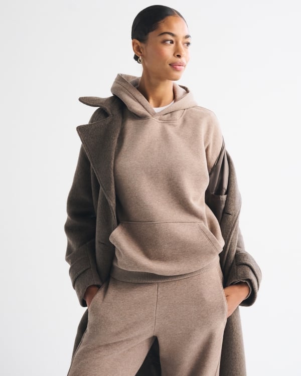 Taupe Hoodie and Sweatpants Set With Draped Gray Coat Taupe Hoodie and Sweatpants Set With Draped Gray Coat — Aesthetic Hoodie Outfits Women