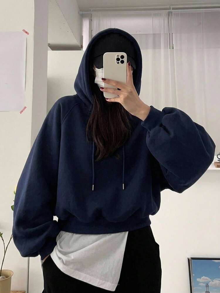 Navy Cropped Hoodie With Balloon Sleeves and Baseball Cap Navy Cropped Hoodie With Balloon Sleeves and Baseball Cap — Aesthetic Hoodie Outfits Women