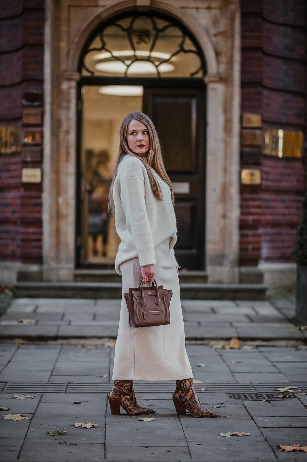 Beige Woven Maxi Skirt with a Cream Knit Sweater, Close-Up Take Beige Woven Maxi Skirt with a Cream Knit Sweater, Close-Up Take — Aesthetic Long Skirt Outfits