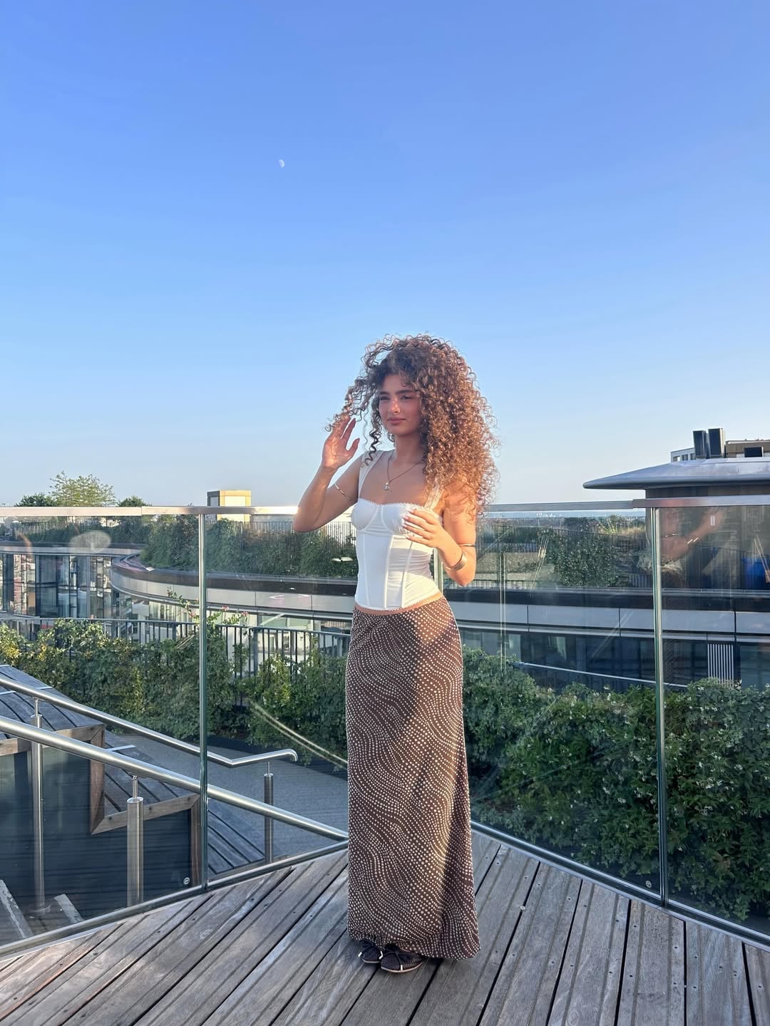 Brown Patterned Maxi Skirt with a White Corset Top Brown Patterned Maxi Skirt with a White Corset Top — Aesthetic Long Skirt Outfits