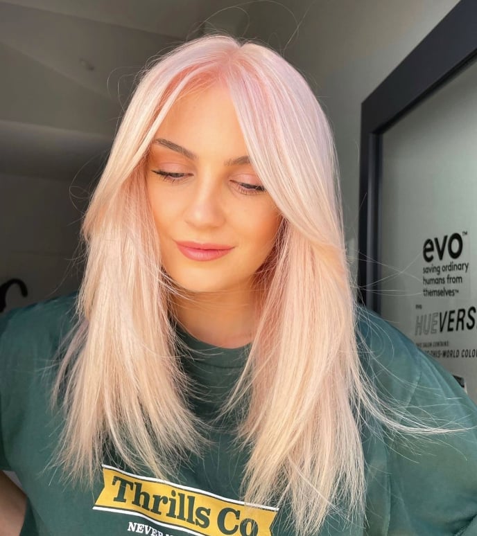 Collarbone Length Layered Hair With Curtain Bangs Collarbone Length Layered Hair With Curtain Bangs — Aesthetic Pastel Pink Hair