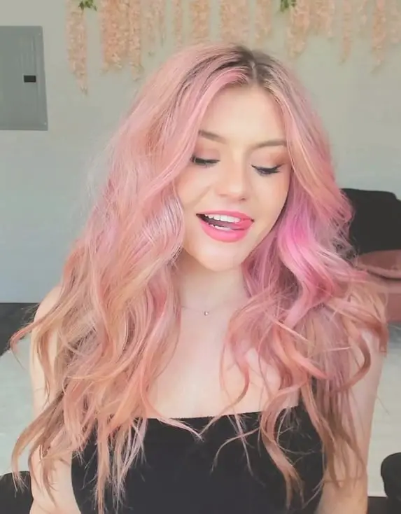 Mid-Back Wavy Hair In Pastel Pink Mid-Back Wavy Hair In Pastel Pink — Aesthetic Pastel Pink Hair