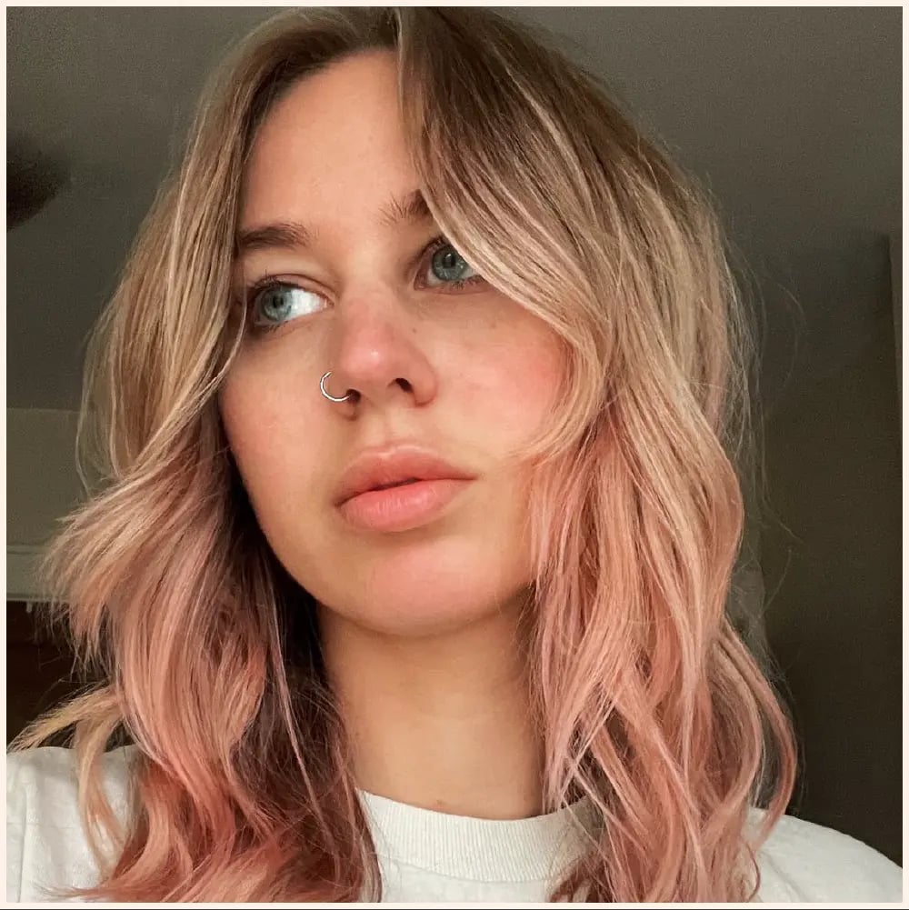 Shoulder Length Layers With Pastel Pink Highlights Shoulder Length Layers With Pastel Pink Highlights — Aesthetic Pastel Pink Hair