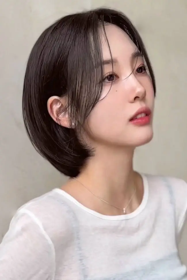 Ash Brown Bob With Curtain Bangs Ash Brown Bob With Curtain Bangs — Aesthetic Short Hair Bob
