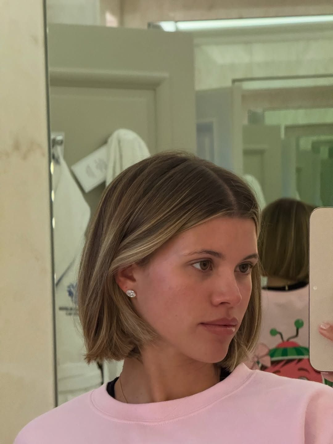 Collarbone Bob With Face-Framing Layers Collarbone Bob With Face-Framing Layers — Aesthetic Short Hair Bob