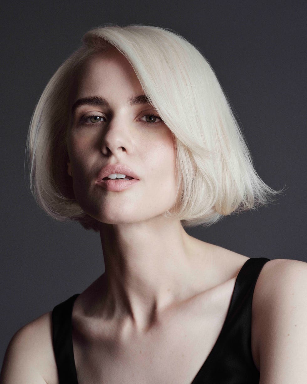 Collarbone Dark Blonde Bob With Balayage Collarbone Dark Blonde Bob With Balayage — Aesthetic Short Hair Bob