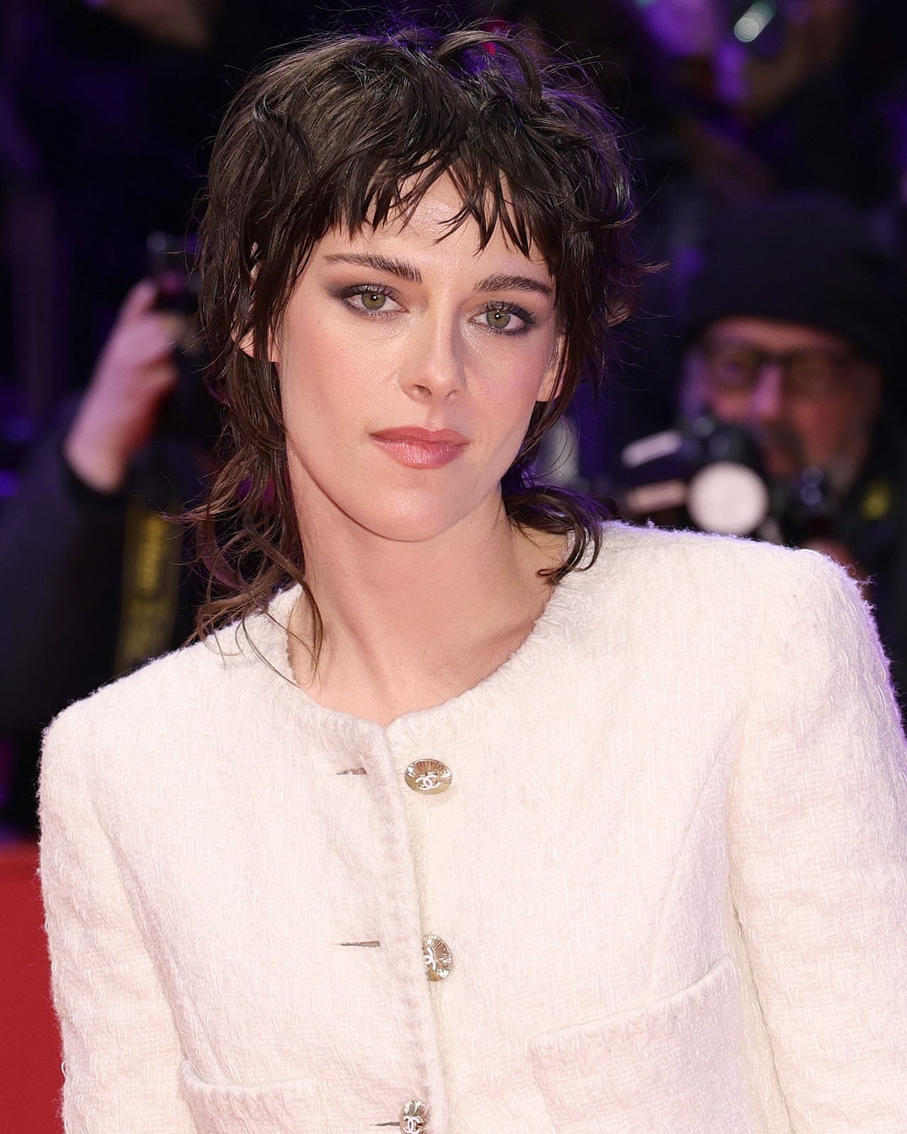 Short Shag With Choppy Bangs And Dark Brown Highlights — Aesthetic Thin Hair