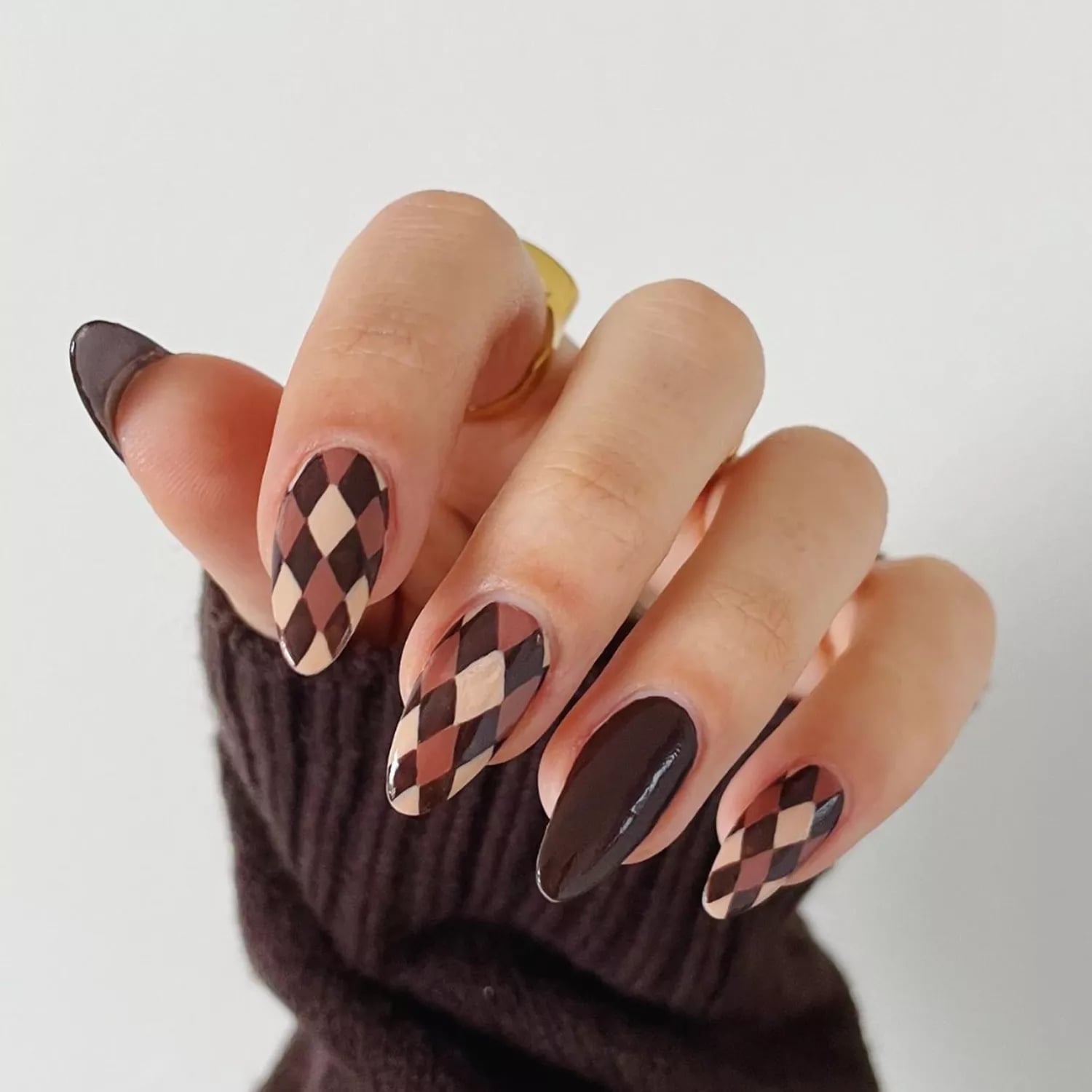 Medium Almond Brown Beige Argyle Nails Medium Almond Brown Beige Argyle Nails — Best Classy Almond Nails