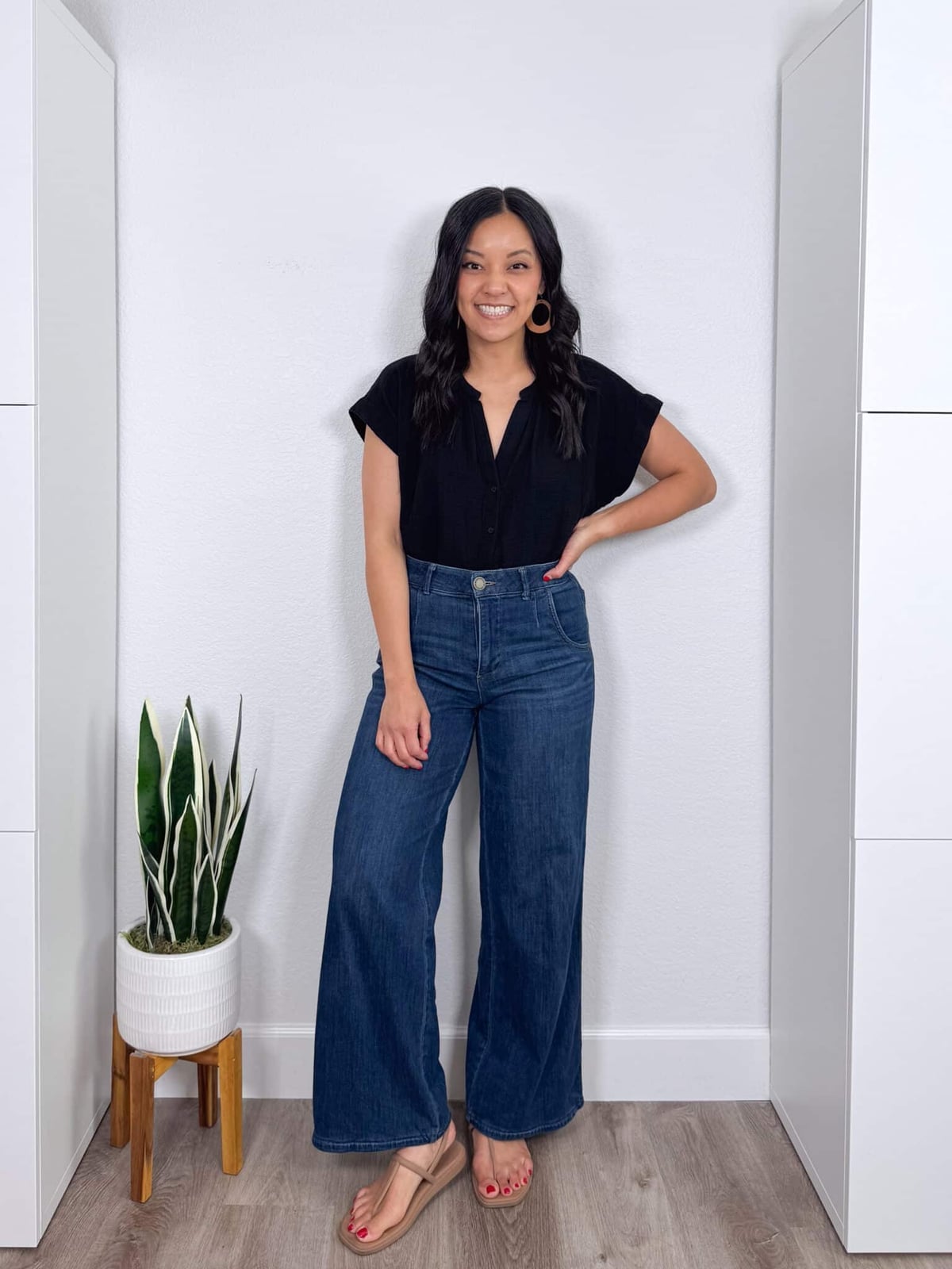 Black Collared Top and Wide-Leg Jeans Black Collared Top and Wide-Leg Jeans — Best Classy Outfits