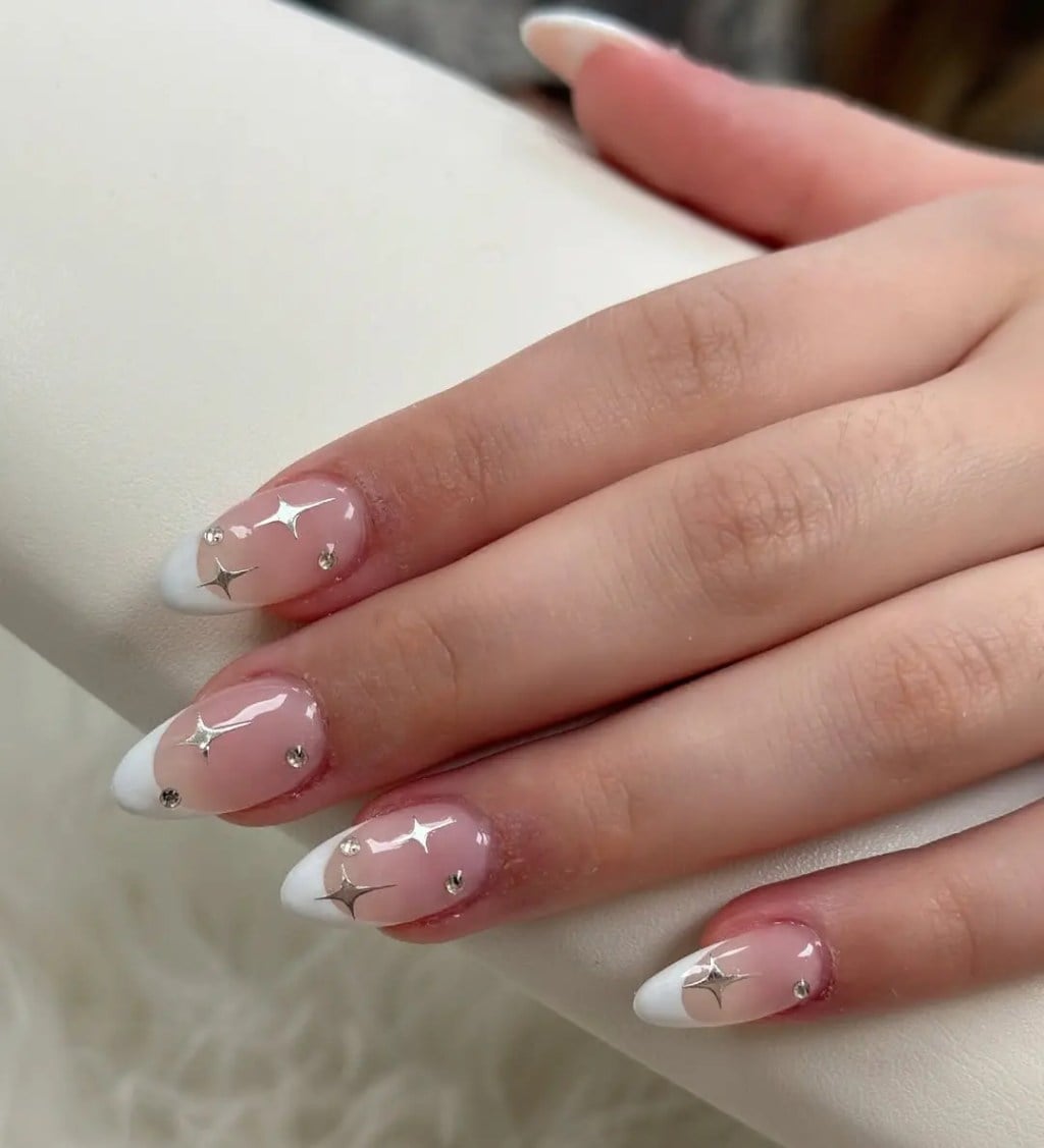 White French Tip Nails: 2026's Chicest Designs