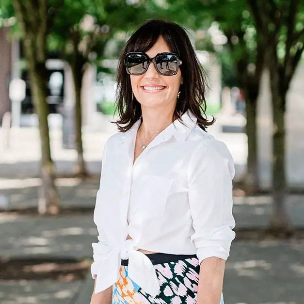 Tied Button-Down Shirt Over Colorful Print for Casual Chic — Best Cute Outfits