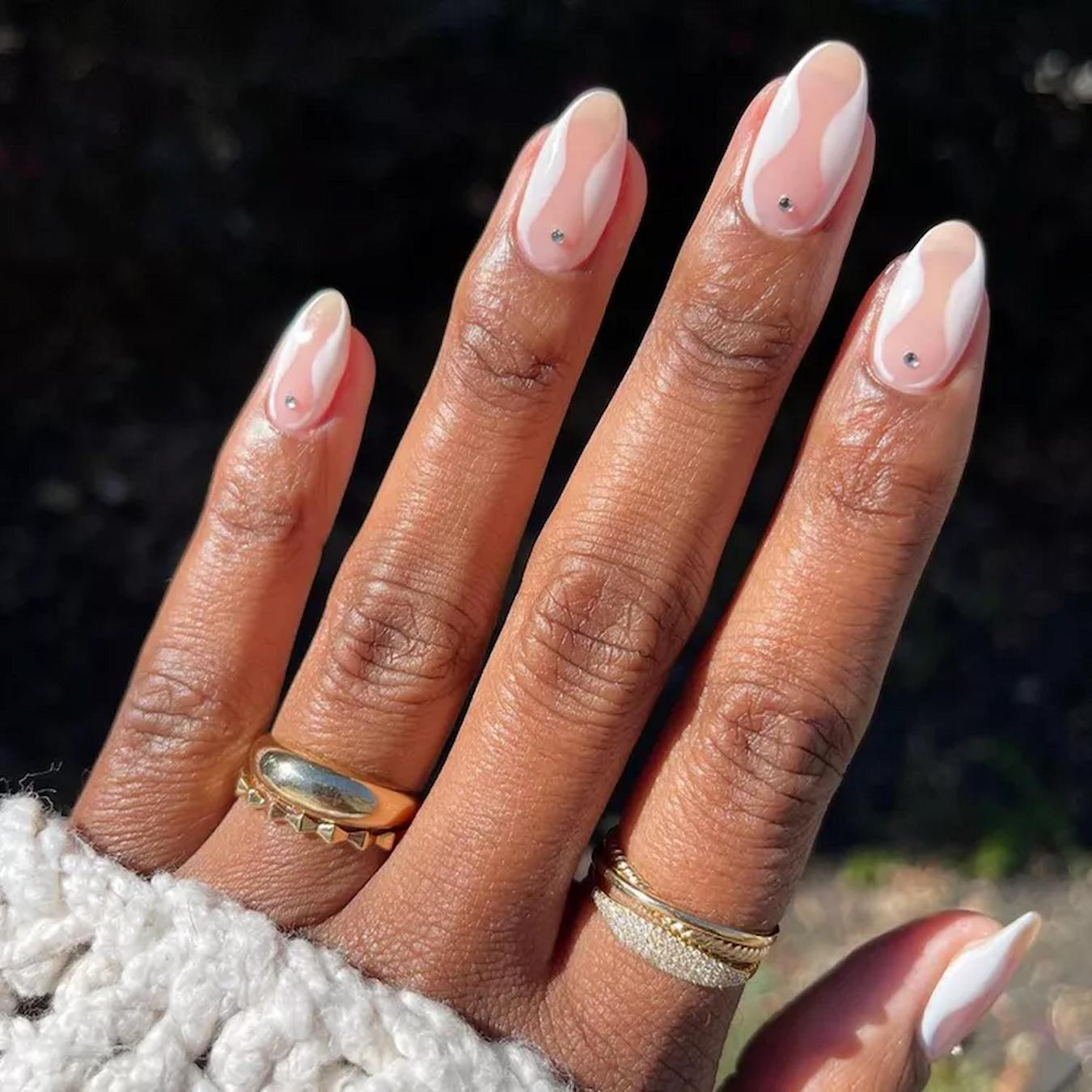 Abstract Wavy Lines Short Oval Nails Abstract Wavy Lines Short Oval Nails — Best Elegant Nails