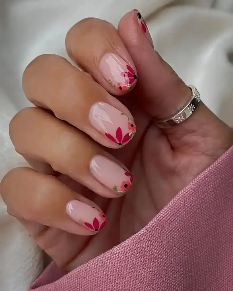 Short Oval Nails With Minimalist Floral Art Short Oval Nails With Minimalist Floral Art — Best Simple Nails
