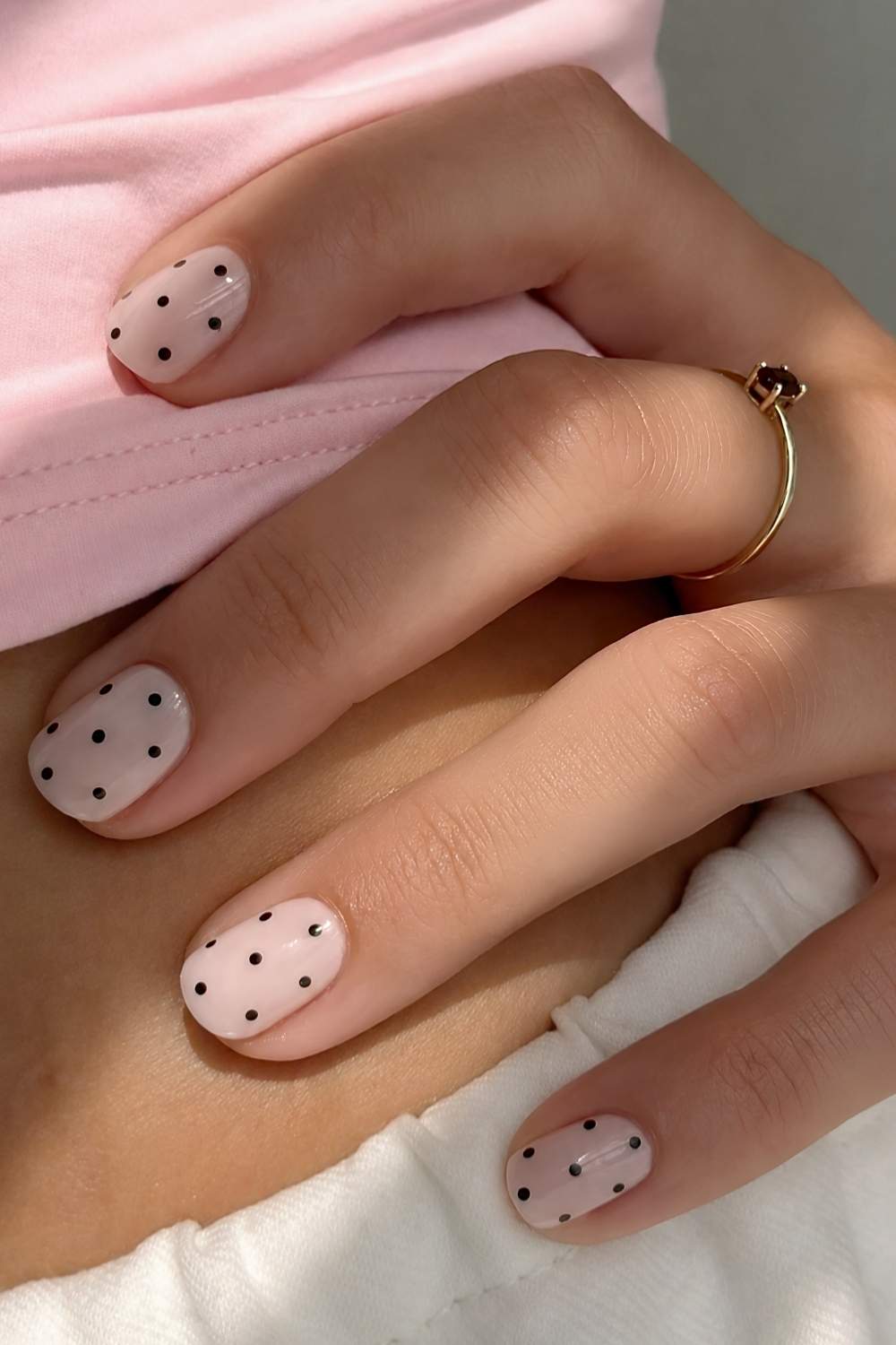 Short Oval Nails With Black Polka Dots Short Oval Nails With Black Polka Dots — Best Simple Nails