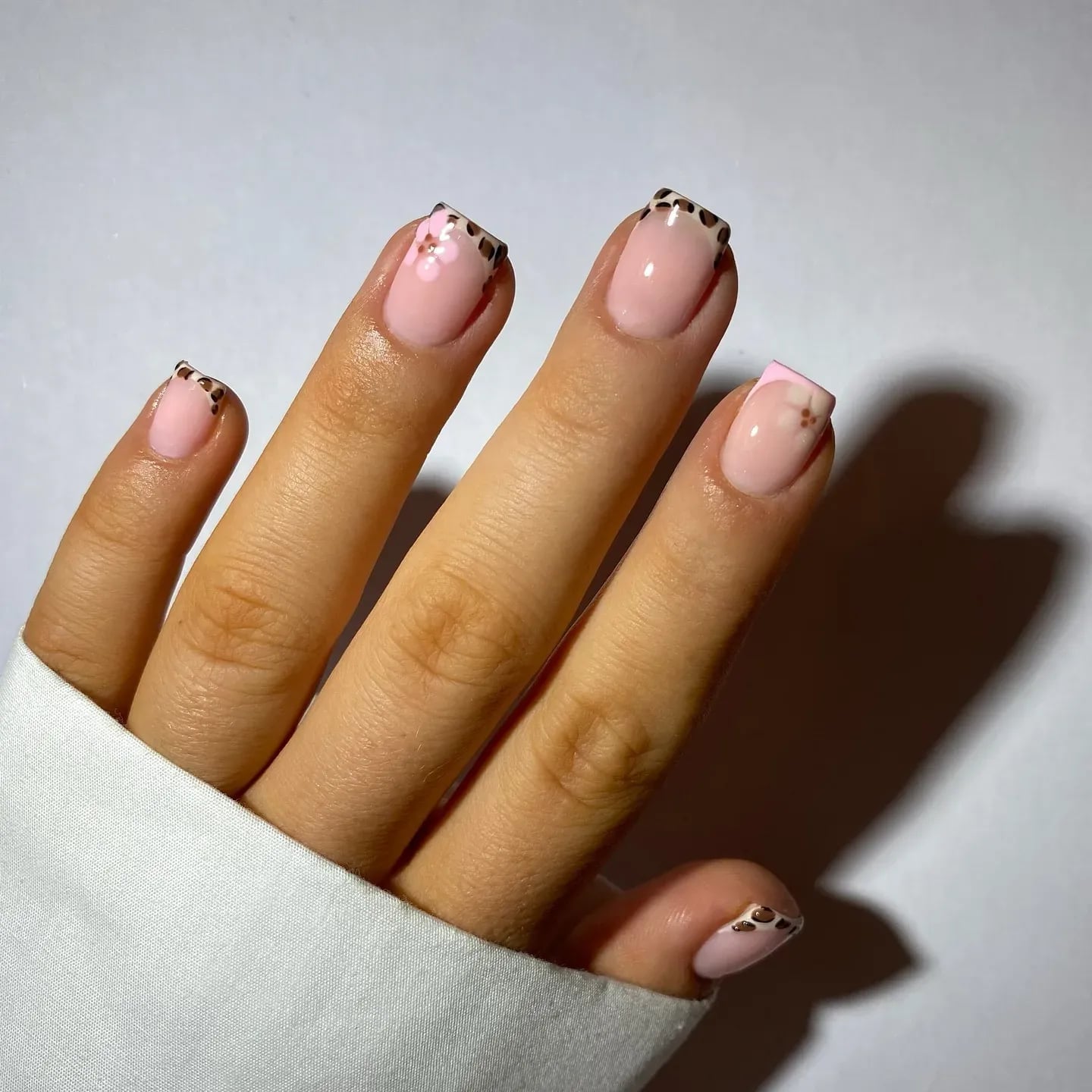 Sheer Pink Strawberry Art Short Oval Nails Sheer Pink Strawberry Art Short Oval Nails — Best Simple Short Nails