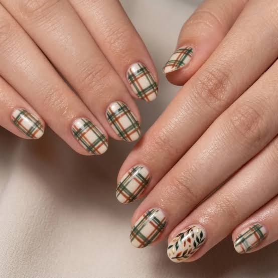 Plaid Floral Pattern Short Oval Nails Plaid Floral Pattern Short Oval Nails — Best Simple Short Nails