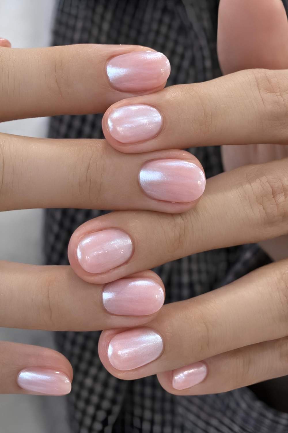 Soft Pink Pearlescent Chrome Short Oval Nails Soft Pink Pearlescent Chrome Short Oval Nails — Best Simple Short Nails