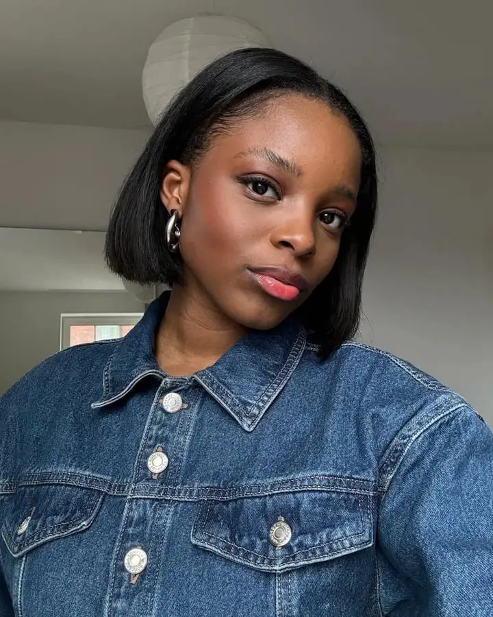 Ear Length Blunt Bob With Middle Part — Best Trendy Haircuts