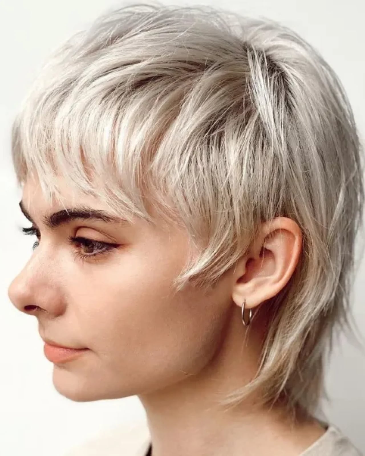Ear Length Shag With Wispy Bangs — Best Trendy Haircuts